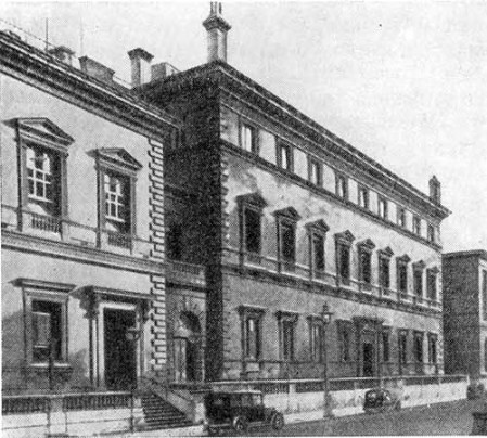 Лондон. Здания Клуба путешествий, 1830—1832 гг. и Клуба реформ, 1837—1840 гг. Ч. Барри. Общий вид