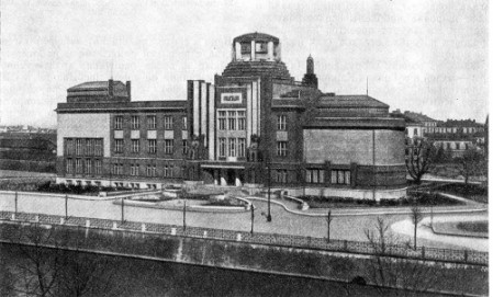 Градец Карлове. Музей, 1906—1912 гг. Я. Котера. Общий вид