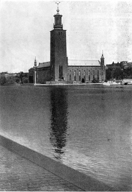 Стокгольм. Ратуша, 1911—1923 гг. Р. Эстберг. Общий вид