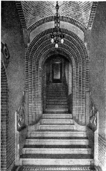 Амстердам. Здание страхового общества «Де Нидерланден», 1895 г. X.П. Берлаге. Интерьер парадной лестницы